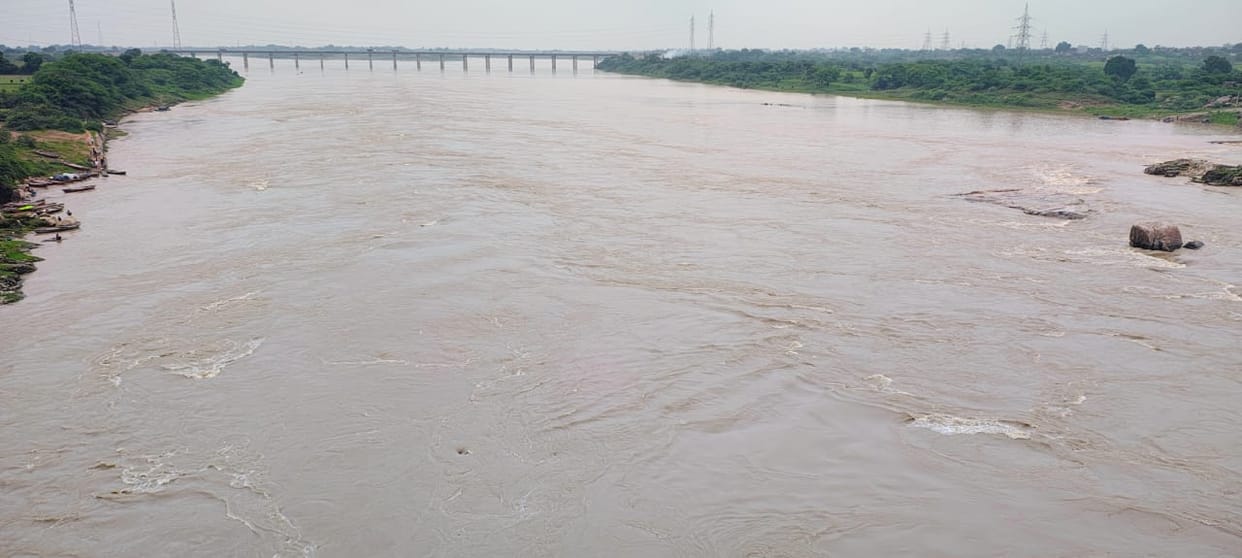 Water level of the Ken River rises again; causeways submerged.