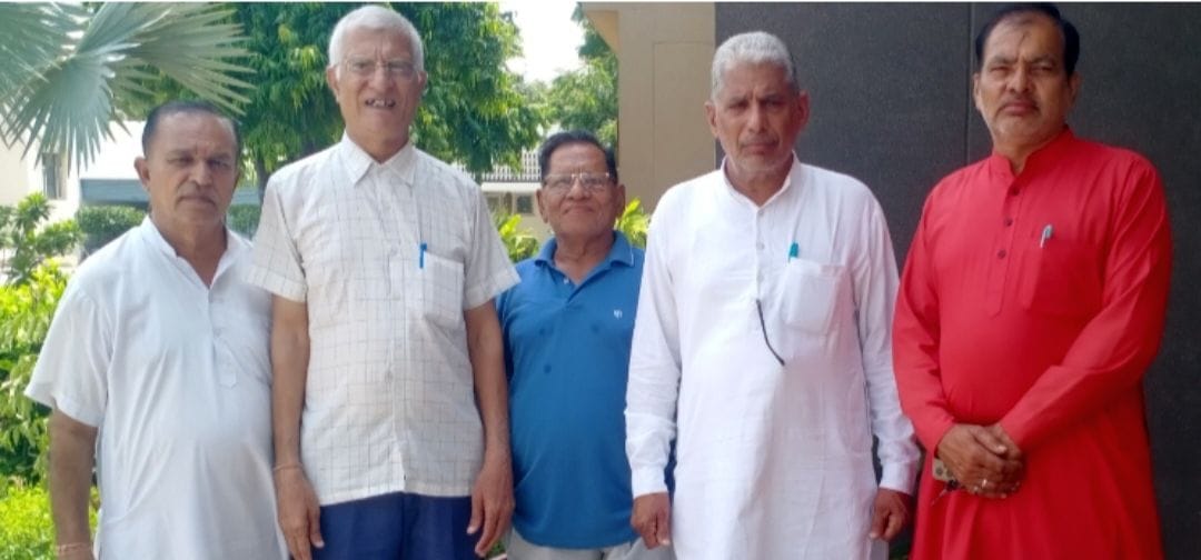 The government should fulfill the demands of civil pensioners during the