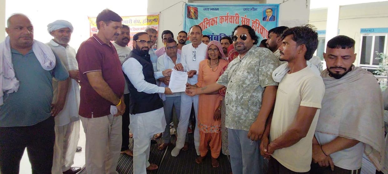 MLA Atri visited the striking employees.