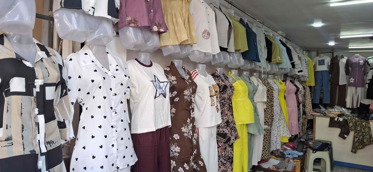 Raksha Bandhan shopping picks up pace; light colors and Indo-Western outfits preferred.