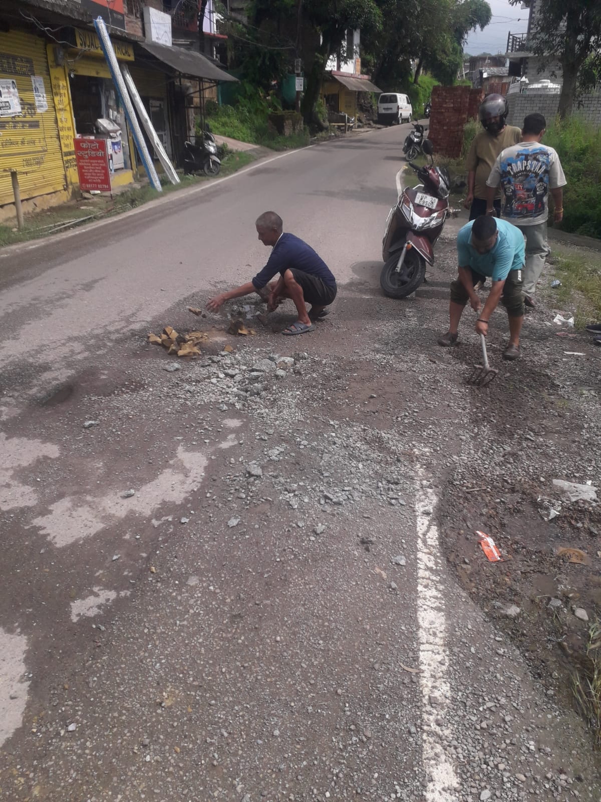 Those responsible kept turning a blind eye; people filled the potholes on the road themselves.