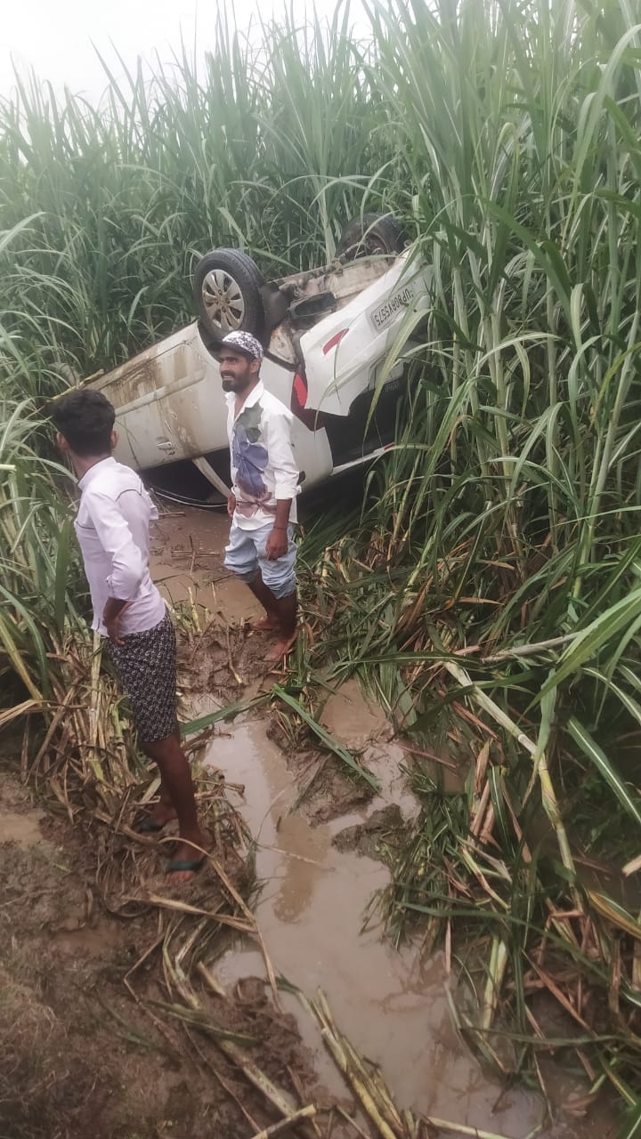 गन्ने के खेत मे अंयंत्रित होकर गिरी कर। संवाद