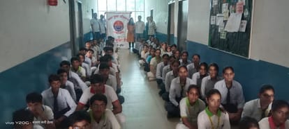 गांव माजरा गुरदास  विद्यालय में आयोजित कार्यक्रम के दौरान उपस्थित विद्यार्थी। स्त्रोत: पुलिस