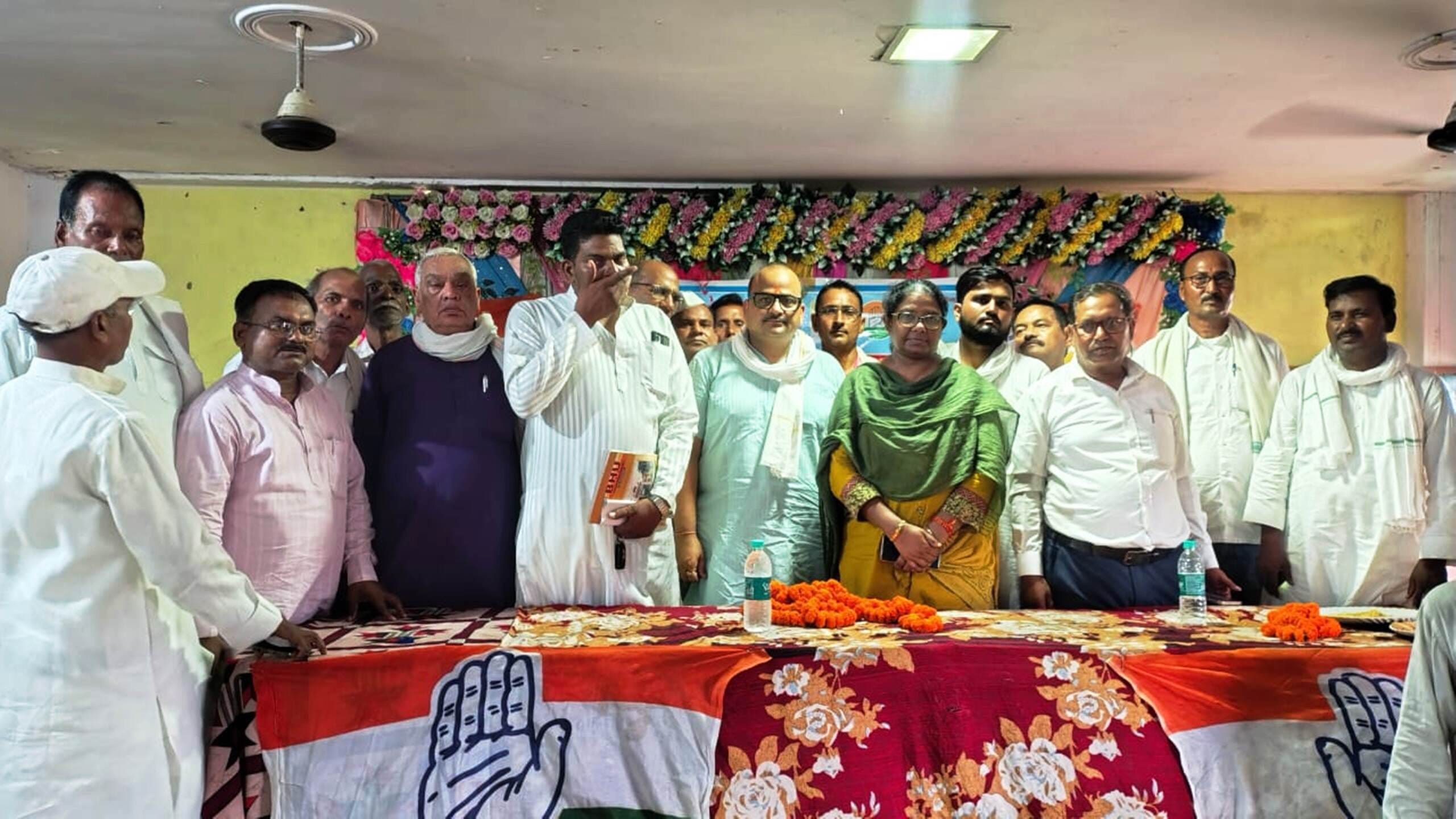 जमानिया में आयोजित संगठन सृजन अभियान के तहत बैठक में मौजूद पदाधिकारी एवं कार्यक्रर्तागण। संवाद