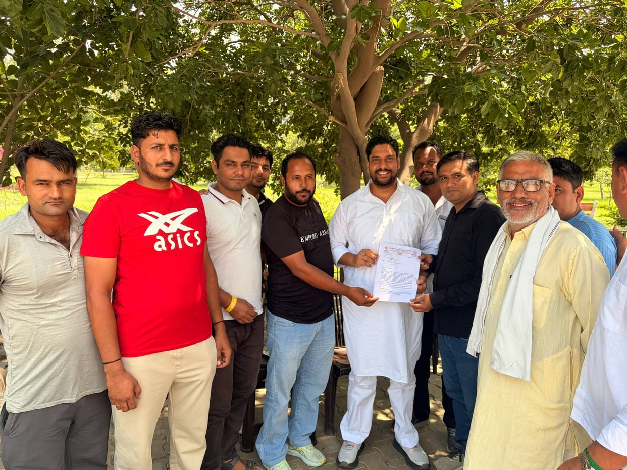 Electricity employees submitted a memorandum regarding their demands to the MLA.