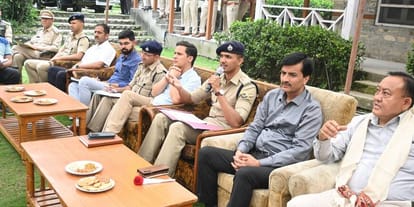 कसोल स्थित वन विश्राम गृह में उपायुक्त एवम् सह-अतिरिक्त जिला दंडाधिकारी, कुल्लू सुरजीत सिंह राठ
