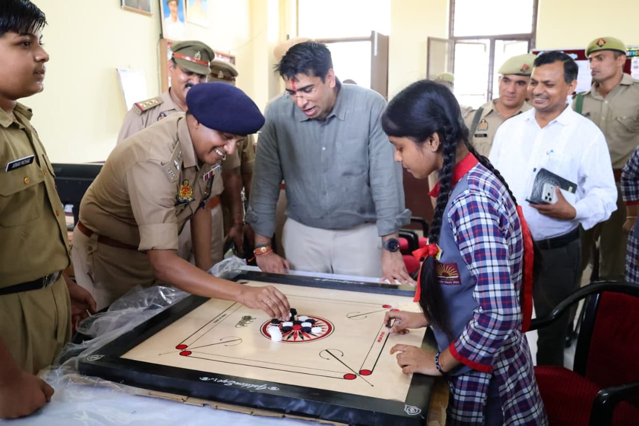 Nostalgia for childhood: DM and SP try their hand at carrom.