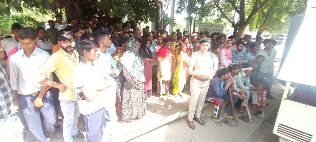 Police raised awareness among people at IMT Labour Chowk.