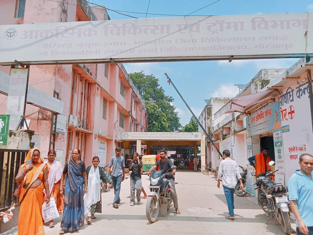 Barriers removed from the hospital gate; pregnant women and critically ill patients were facing difBarriers removed from the hospital gate; pregnant women and critically ill patients were facing difficulties.ficulties.