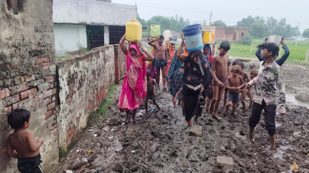 The road is in bad condition, traffic is in the mud