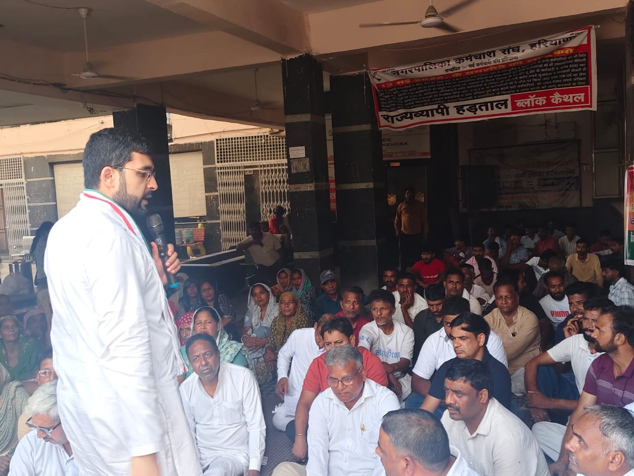 Civic body employees submit memorandum to MLA; Surjewala arrives to extend support.