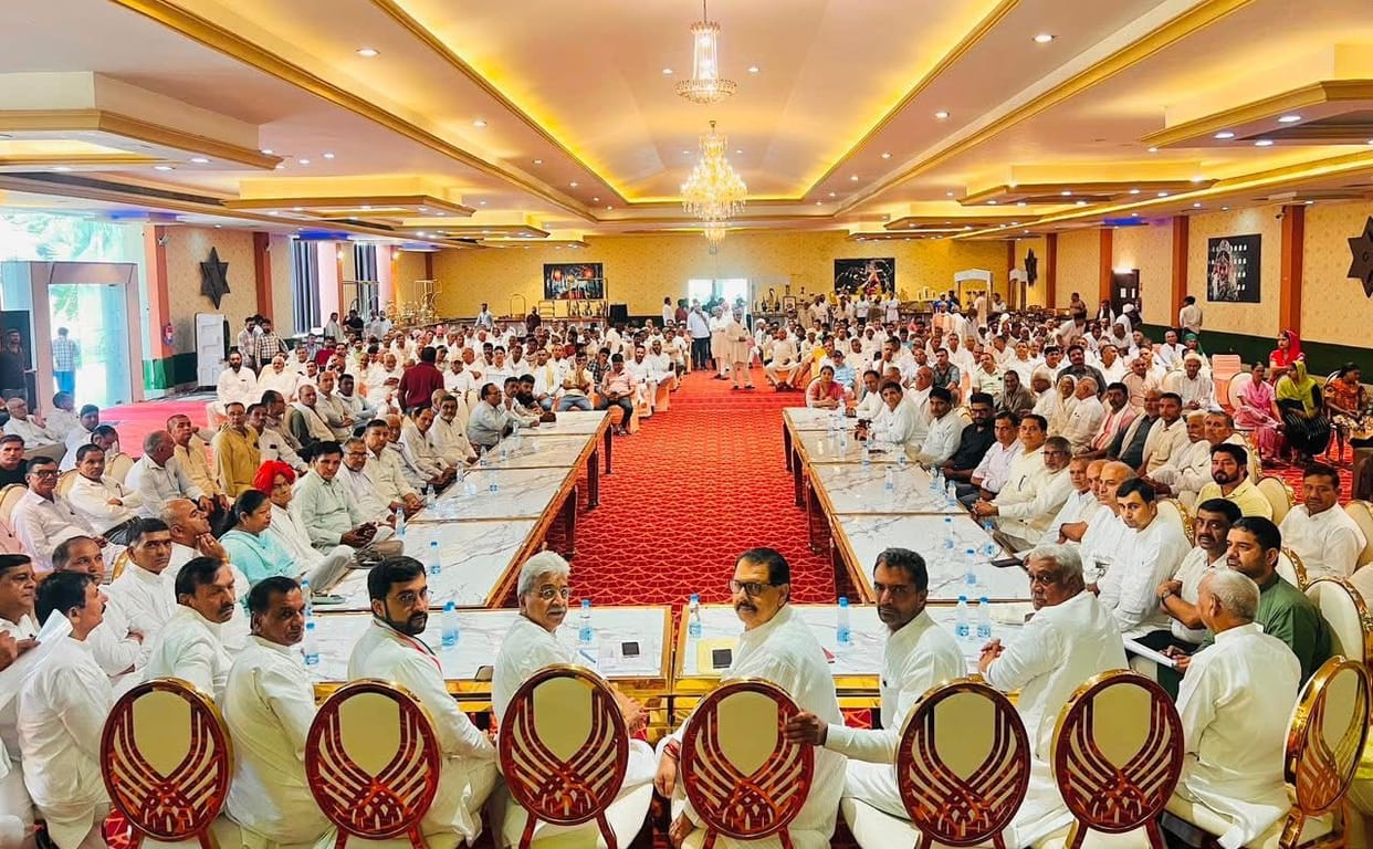 Deliberated on organizational activities and strengthening the party.