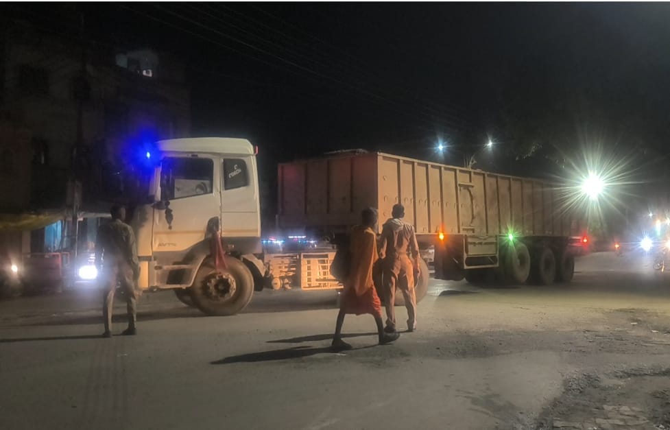 Route diversion in force; heavy vehicles continued to pass through the city.