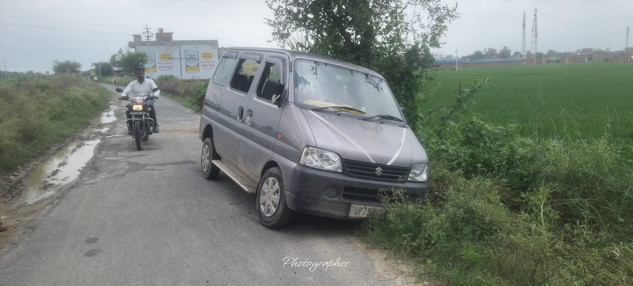 A school van packed with children narrowly escaped an accident.