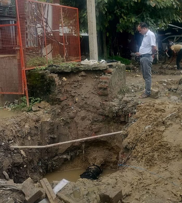 Four thousand families were left thirsty for water due to damaged pipeline.