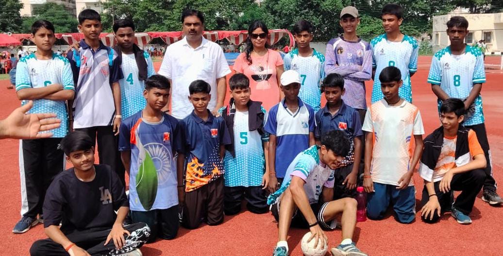 Vindhyachal Division defeated Meerut 8-0 in the 70th State-Level Secondary School Handball Competition.