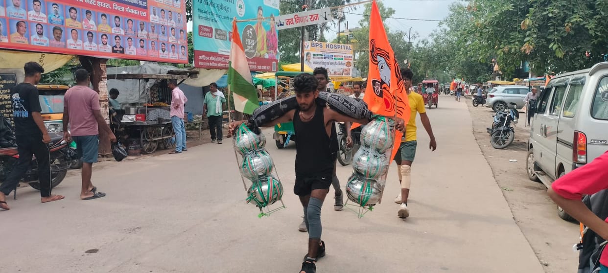 Kanwariyas are heading towards Shiva temples amidst chants of "Bam-Bam Bhole."