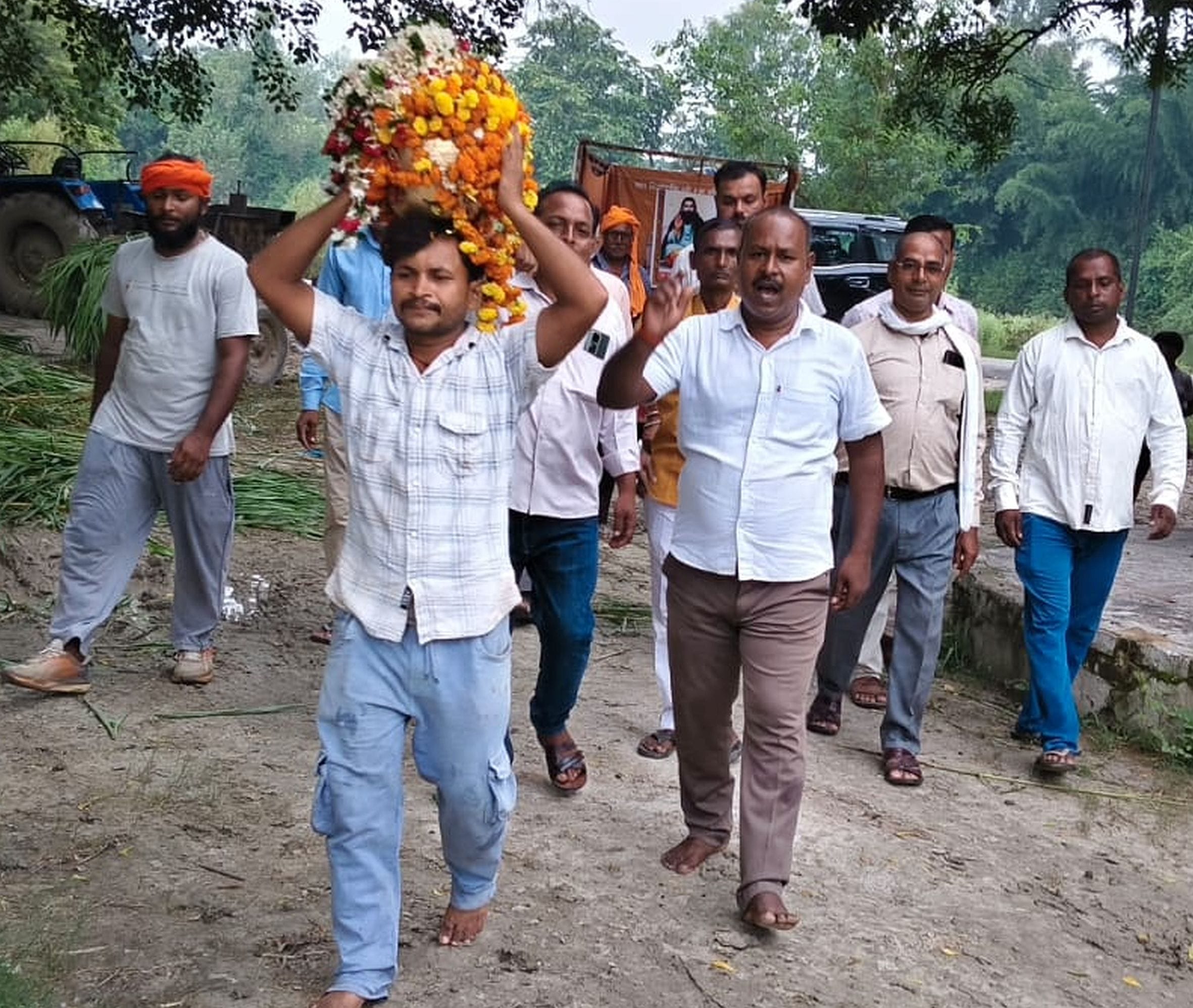 .सिंहपुर के अहोरवा भवानी में संत रविदास कलश यात्रा में शामिल श्रद्धालु। स्रोत- आयोजक