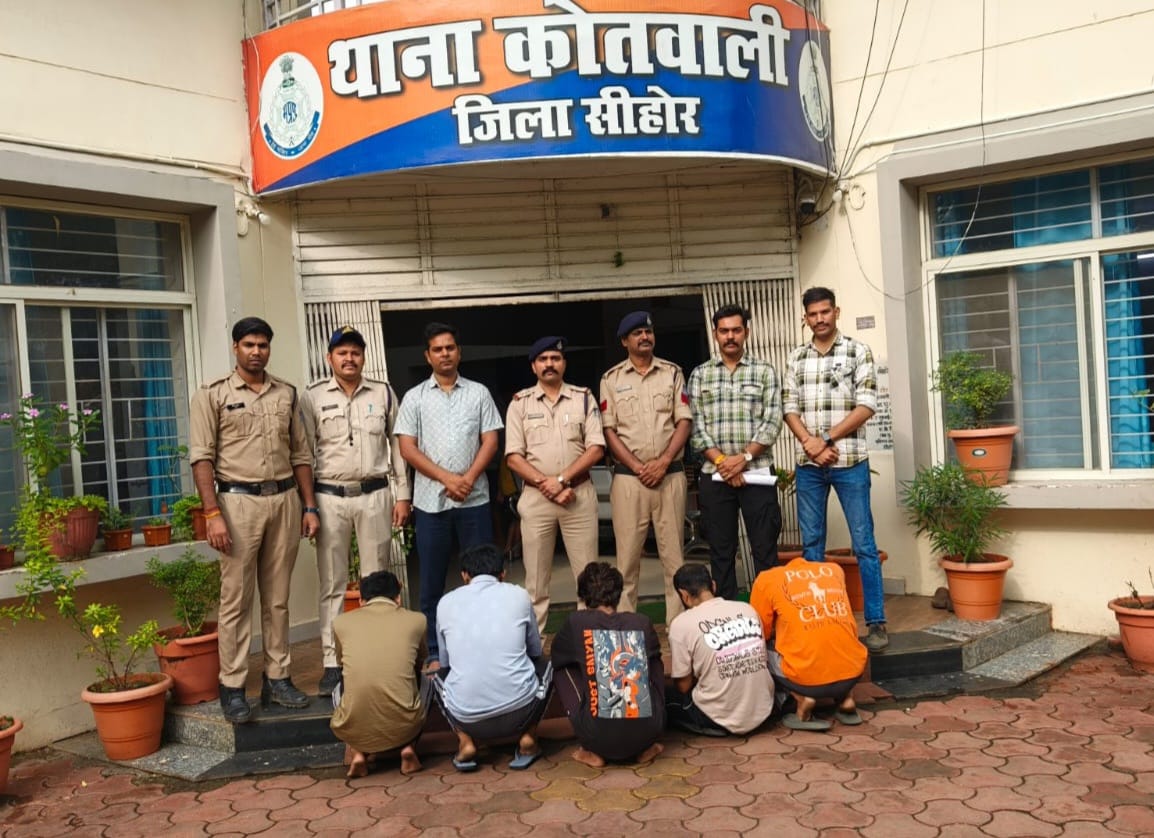 पुलिस की गिरफ्त में आरोपी