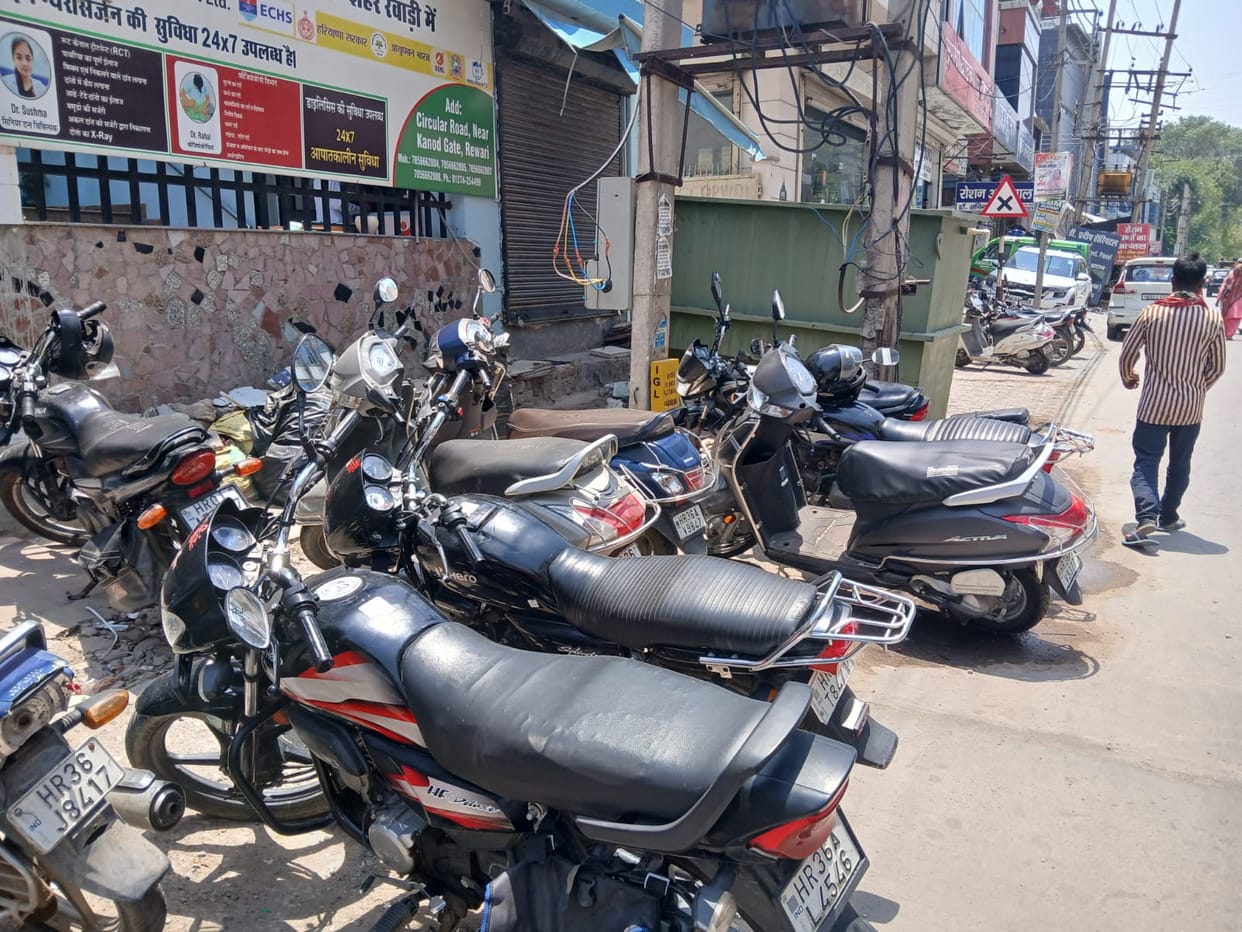 No parking in the city; public grappling with traffic jams.