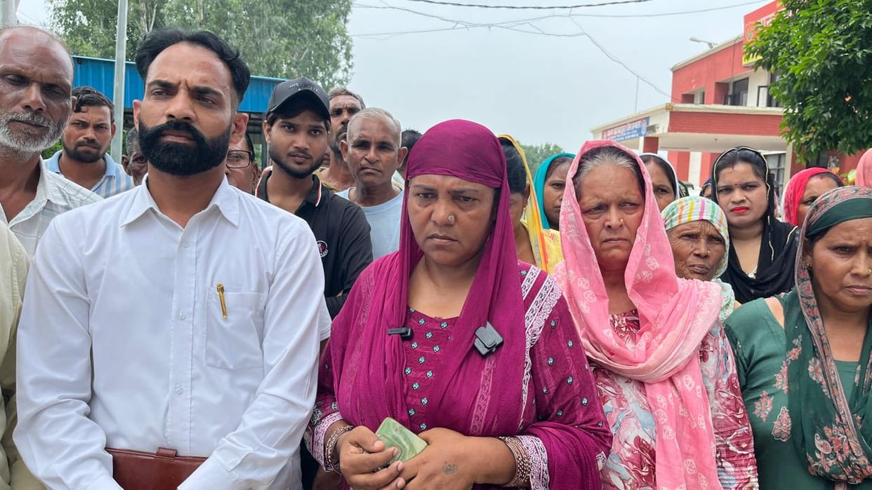 Angry villagers protest at Shahzadpur police station.