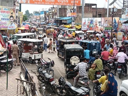 E-rickshaws blocked the way of pilgrims, while children were being crammed into vehicles