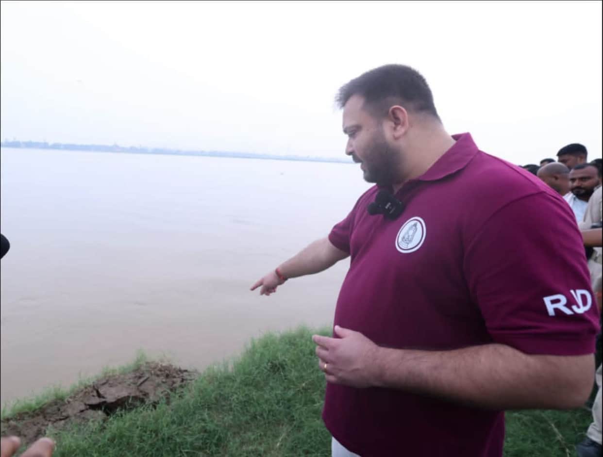 Bihar vaishali raghopur ganga river water level rise tejashwi yadav inspection hajipur news