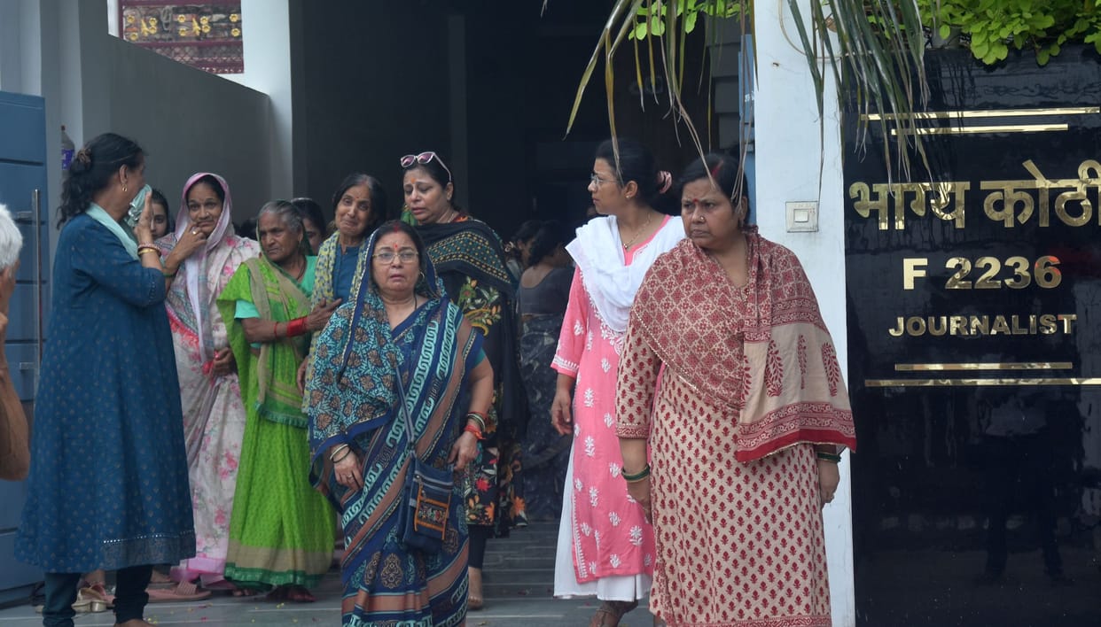 Family members created a commotion at the post-mortem center; last rites were performed separately