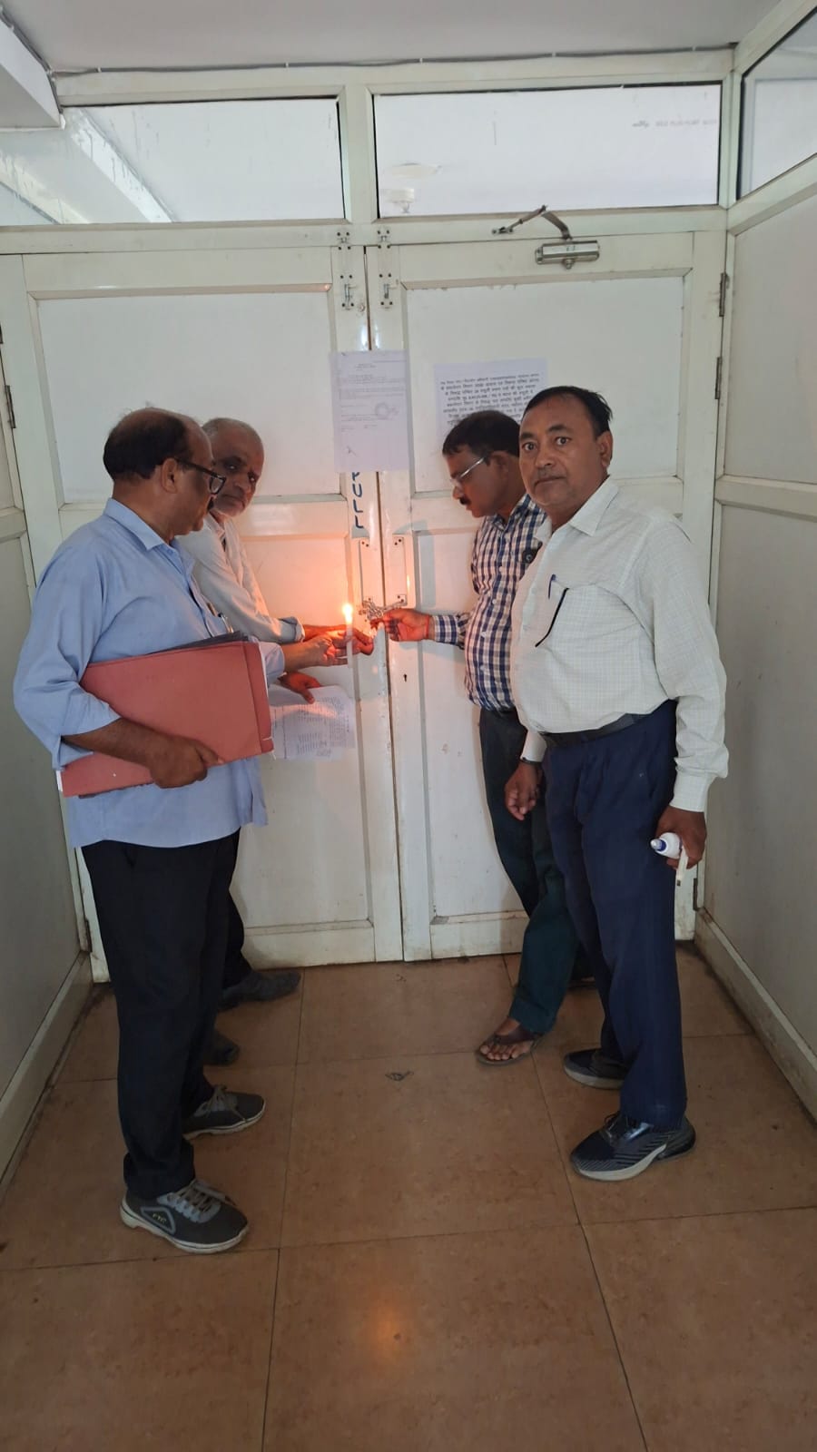 DM caught in contempt, Housing Development Council office attached