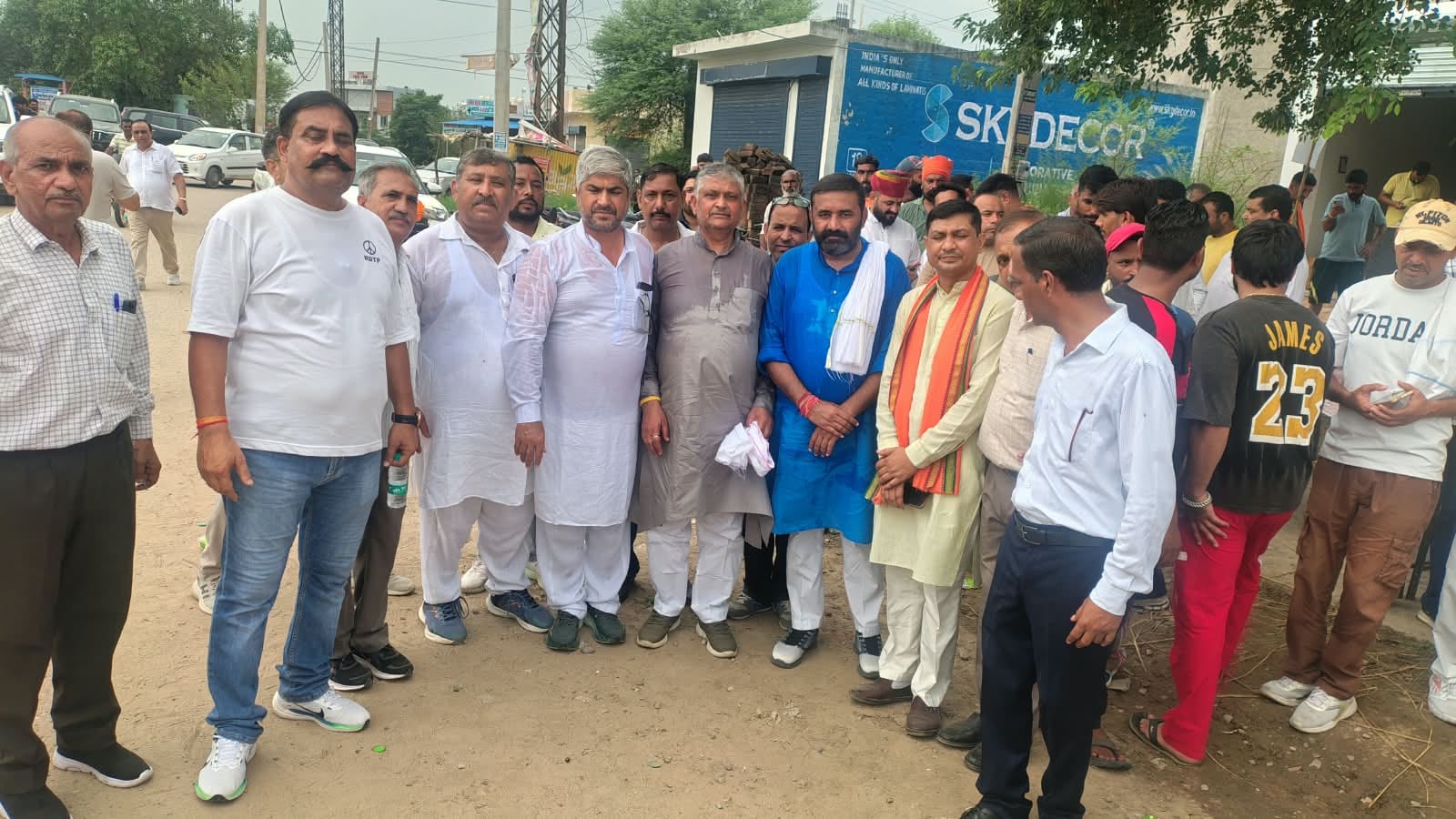 अंबाला के साहा-शहजादपुर मार्ग पर यात्रा का स्वागत करते पदाधिकारी। प्रवक्ता