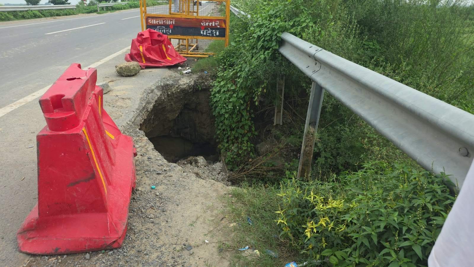 Pothole formed due to the sinking of the Bareilly-Farrukhabad Highway during the rains.