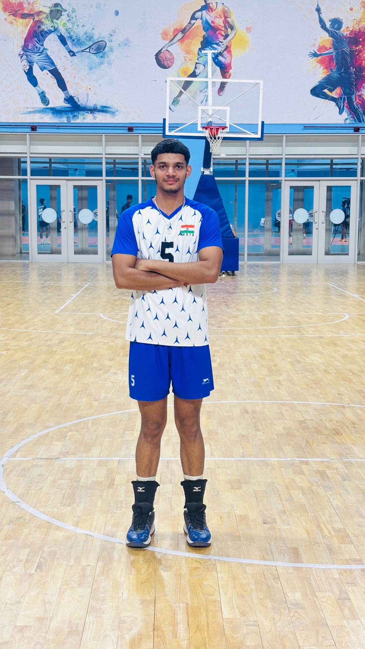 Agra's Apratim challenged world champion Italy.