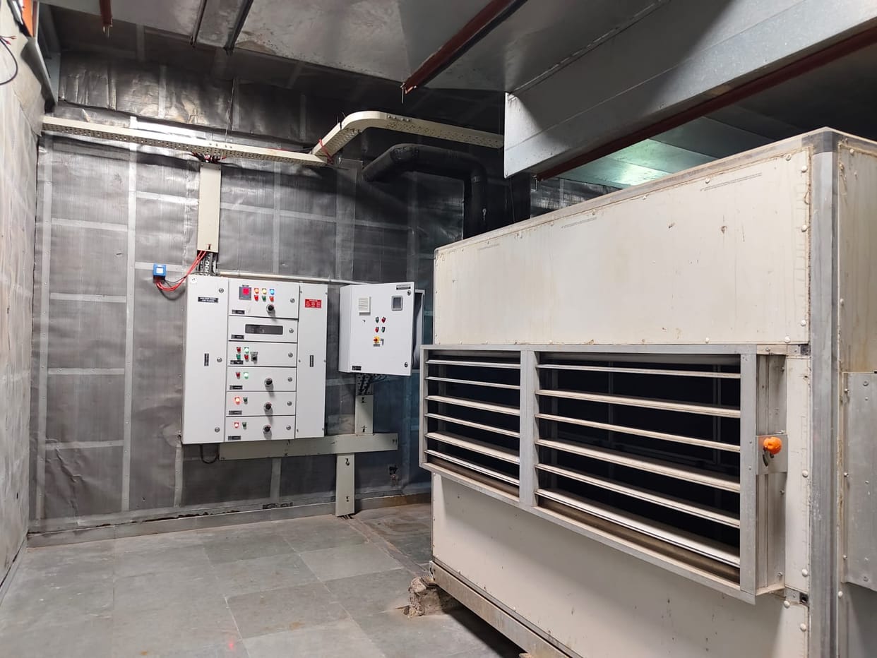 Central AC at cancer center down for two days, patients rely on fans