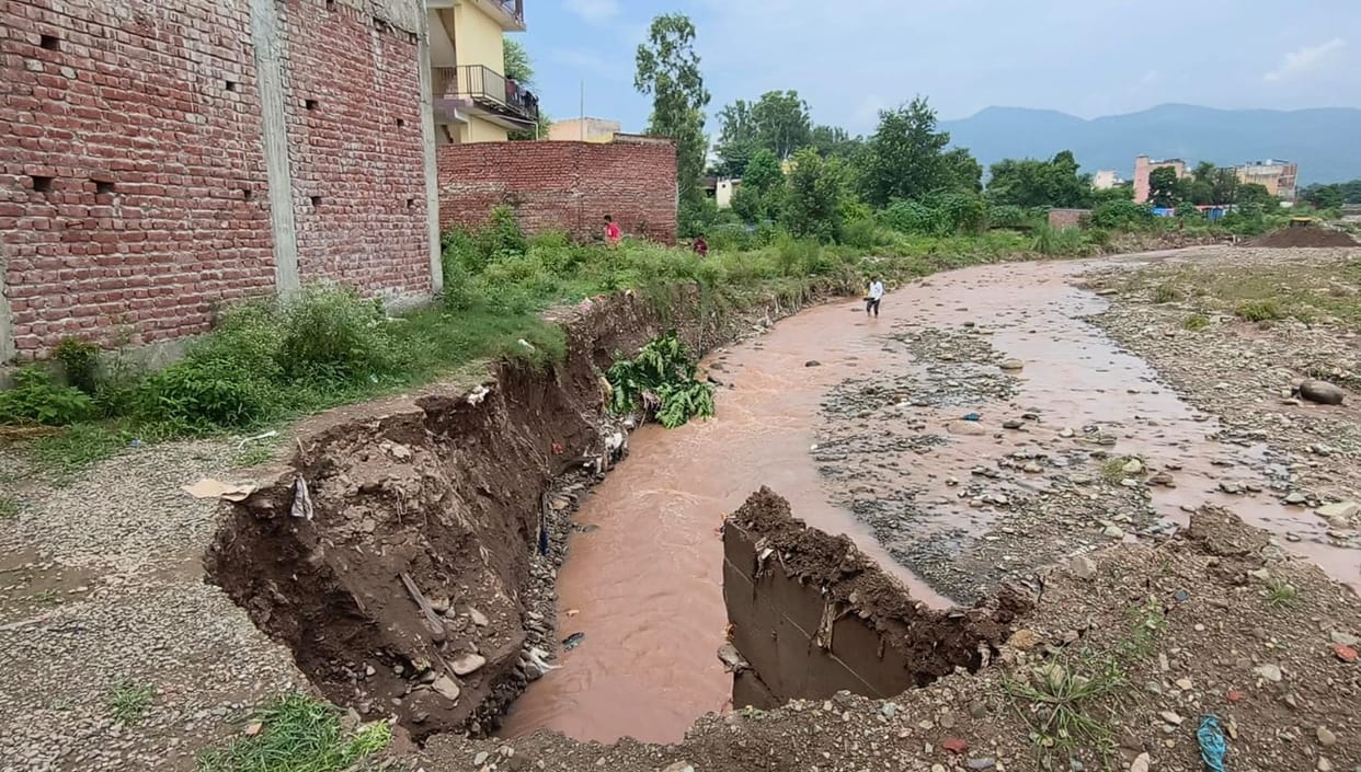 Risk of 20 bighas of land getting submerged in Barotiwala.
