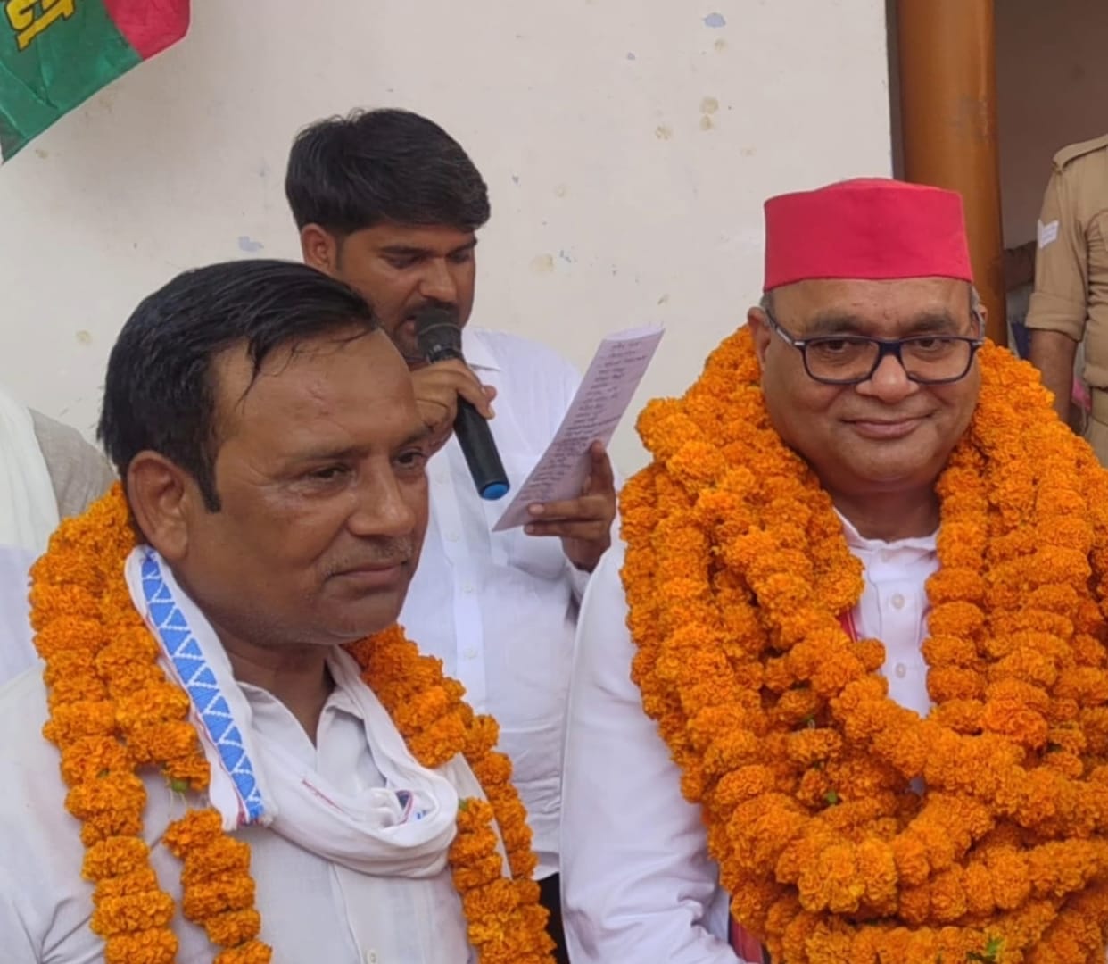 BSP leader Munna Malik joins SP along with supporters
