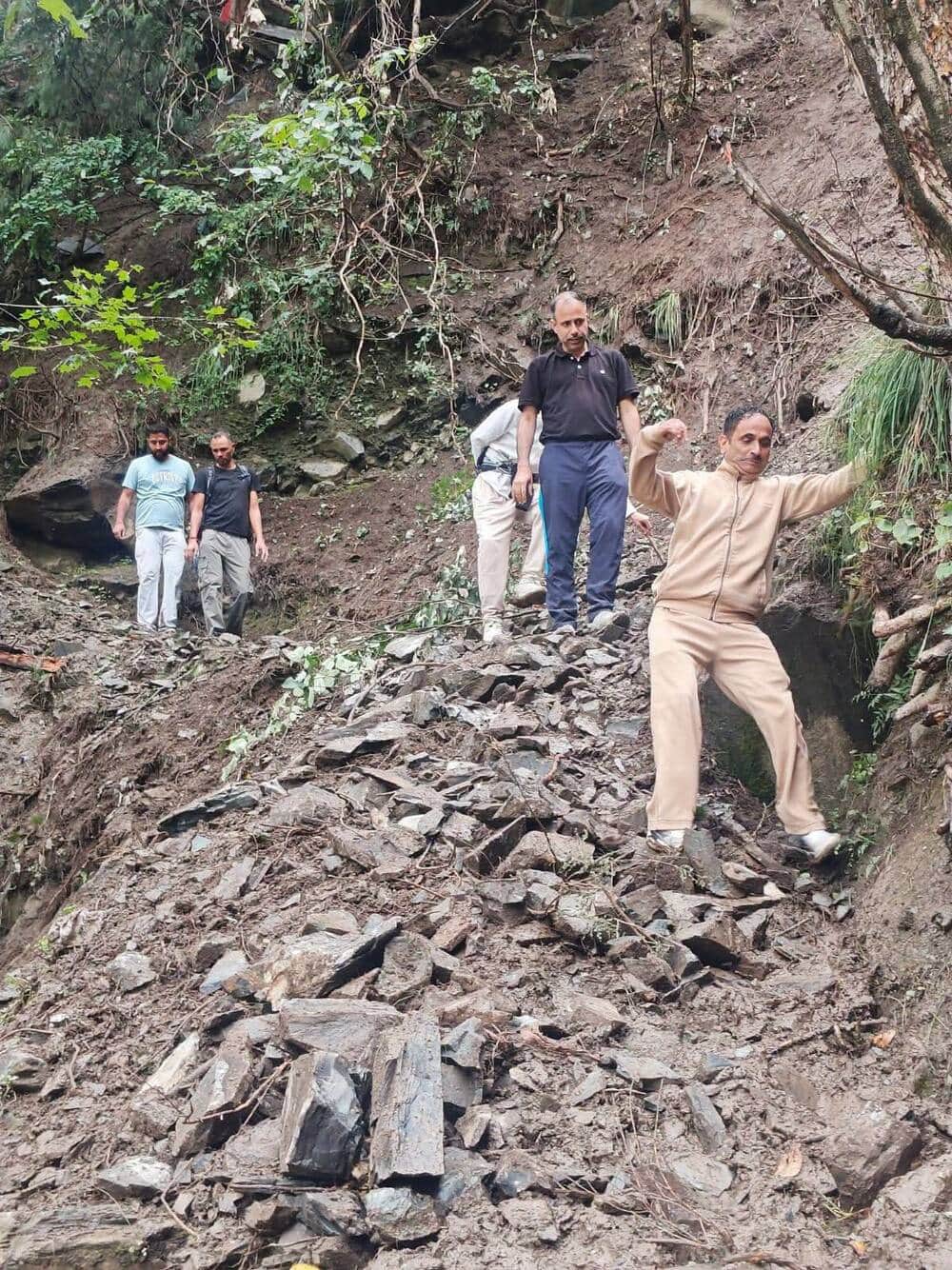 ADM inspects arrangements on the Manimahesh pilgrimage route on foot.