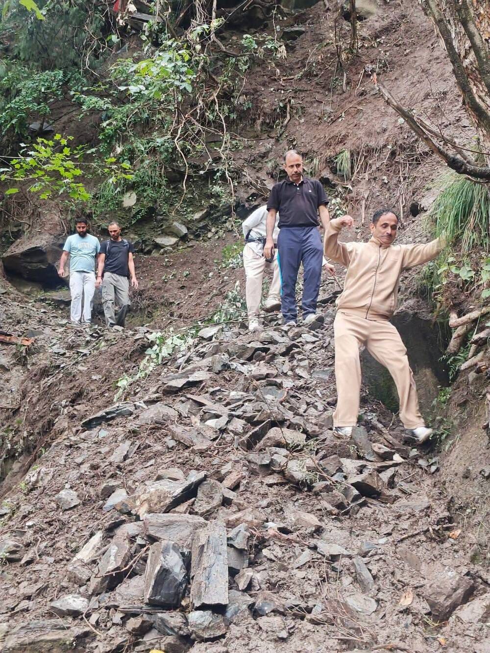 ADM inspects arrangements on the Manimahesh pilgrimage route on foot.