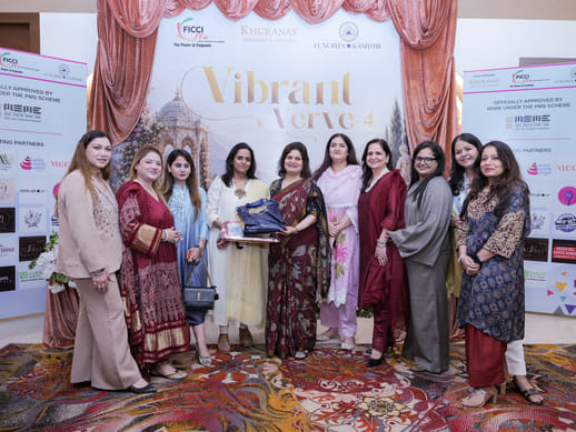फिक्की फ्लो जम्मू, कश्मीर एवं लद्दाख द्वारा आयोजित ‘वाइब्रेंट वर्व सीजन-4’ में मौजूद सदस्याएं। 