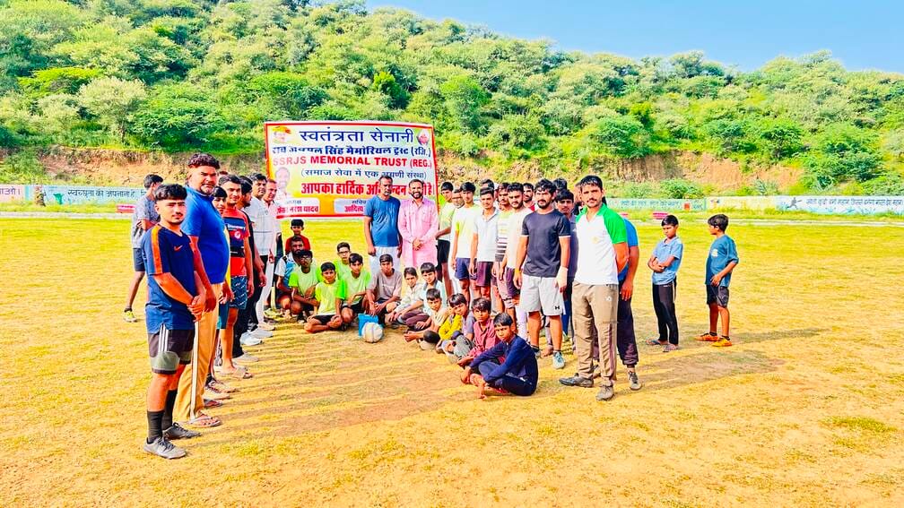 फोटो 1 प्रतियोगिता में हिस्सा लेने पहुंचे फुटबॉल के खिलाड़ी।स्रोत:ग्रामीण