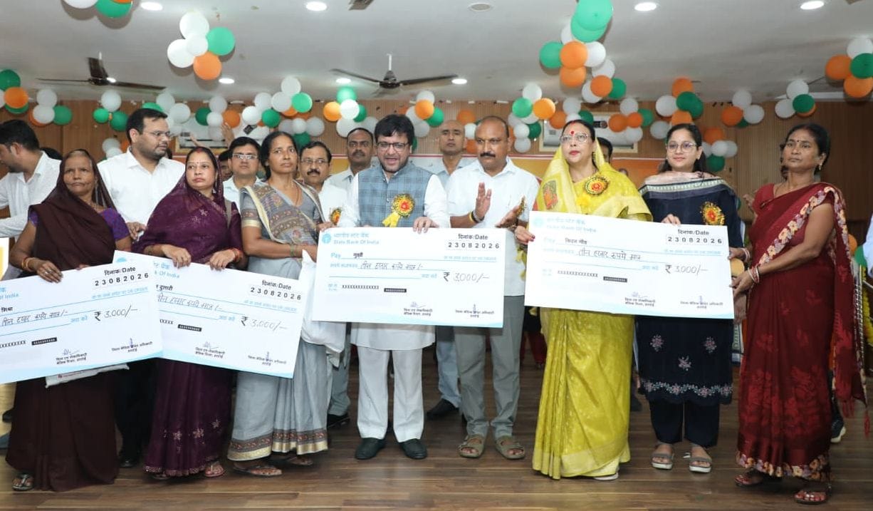 Cooks serve as 'Annapurnas'; 9,125 people in the district to benefit: Nitin Agarwal