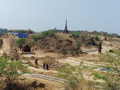 फोटो -15- पार्क में काम करते श्रमिक। संवाद