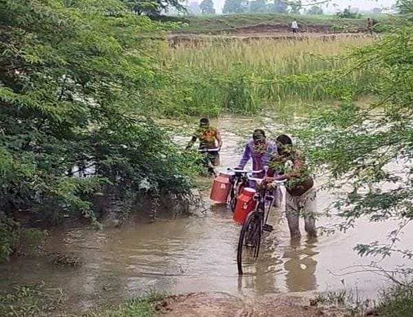 The temporary culvert on the Makbarai-Bila South link road was washed away.