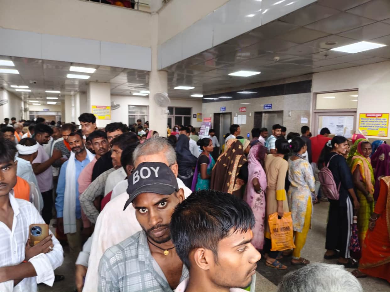45 minutes to get the registration slip, three hours of waiting for treatment.