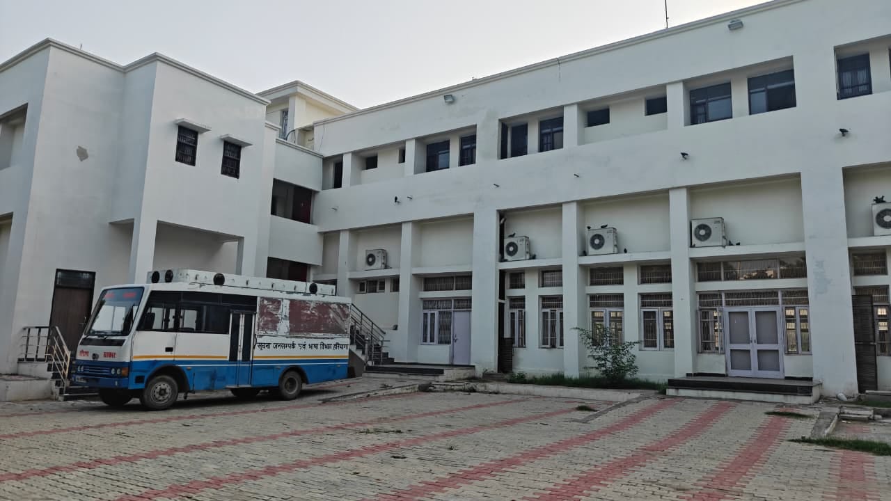 फतेहाबाद। जिला मुख्यालय पर बना डीपीआरसी हॉल जहां पर जन परिवाद समिति की होगी बैठक। संवाद
