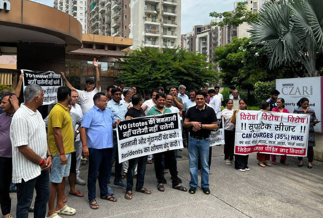 Fed up with maintenance issues, residents of Supertech Jhar take to the streets; demand relief from YG.