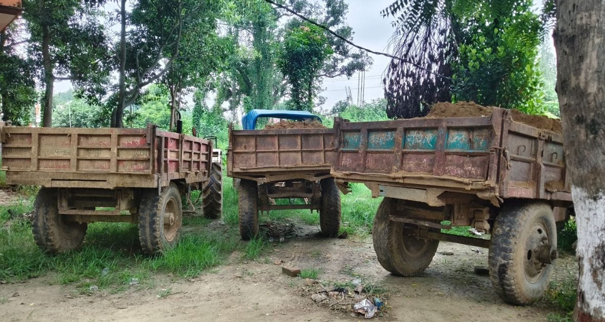 Four tractor-trolleys seized after raid on illegal mining