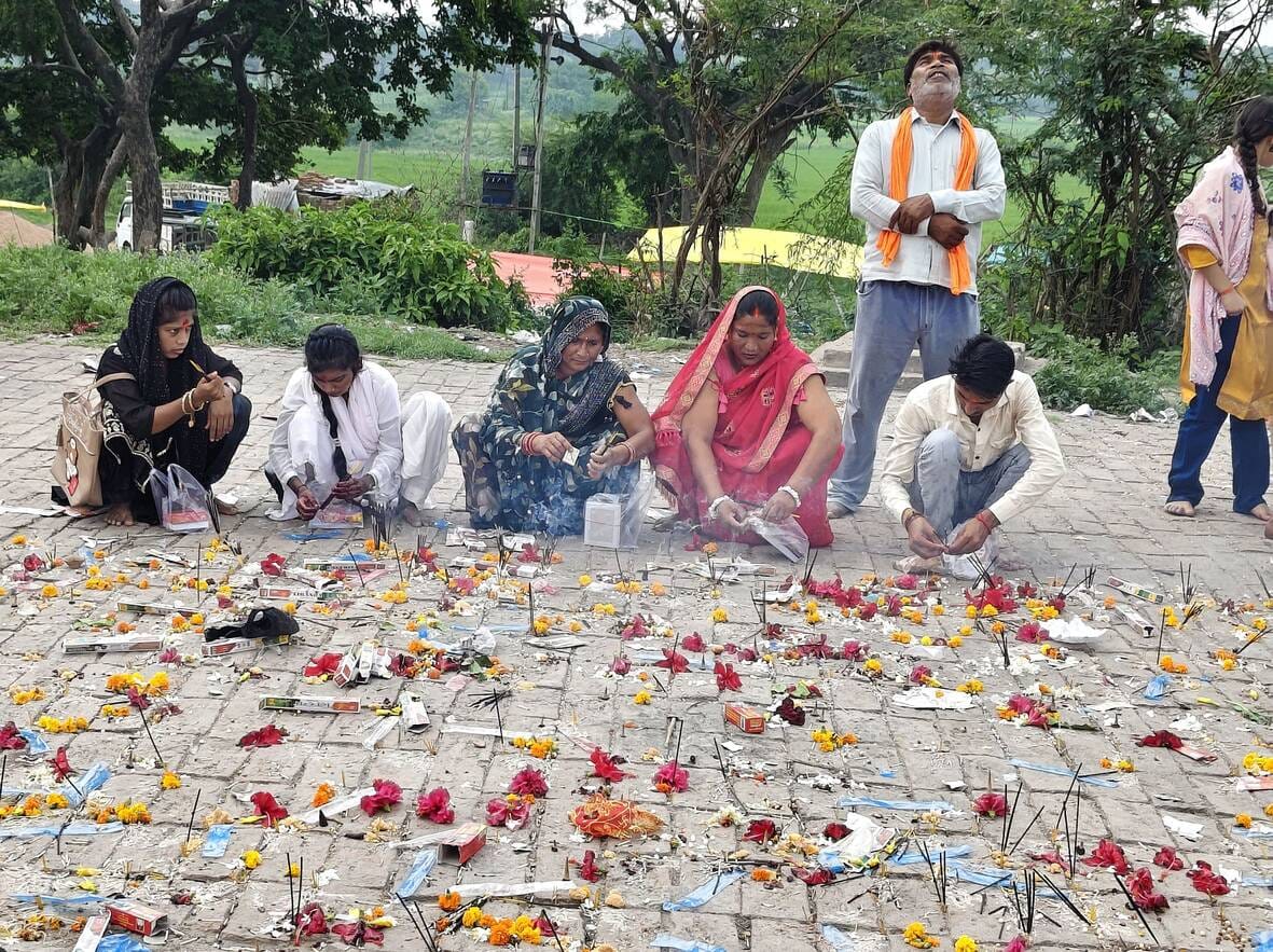 Praying to Bajrangbali and seeking happiness and prosperity.