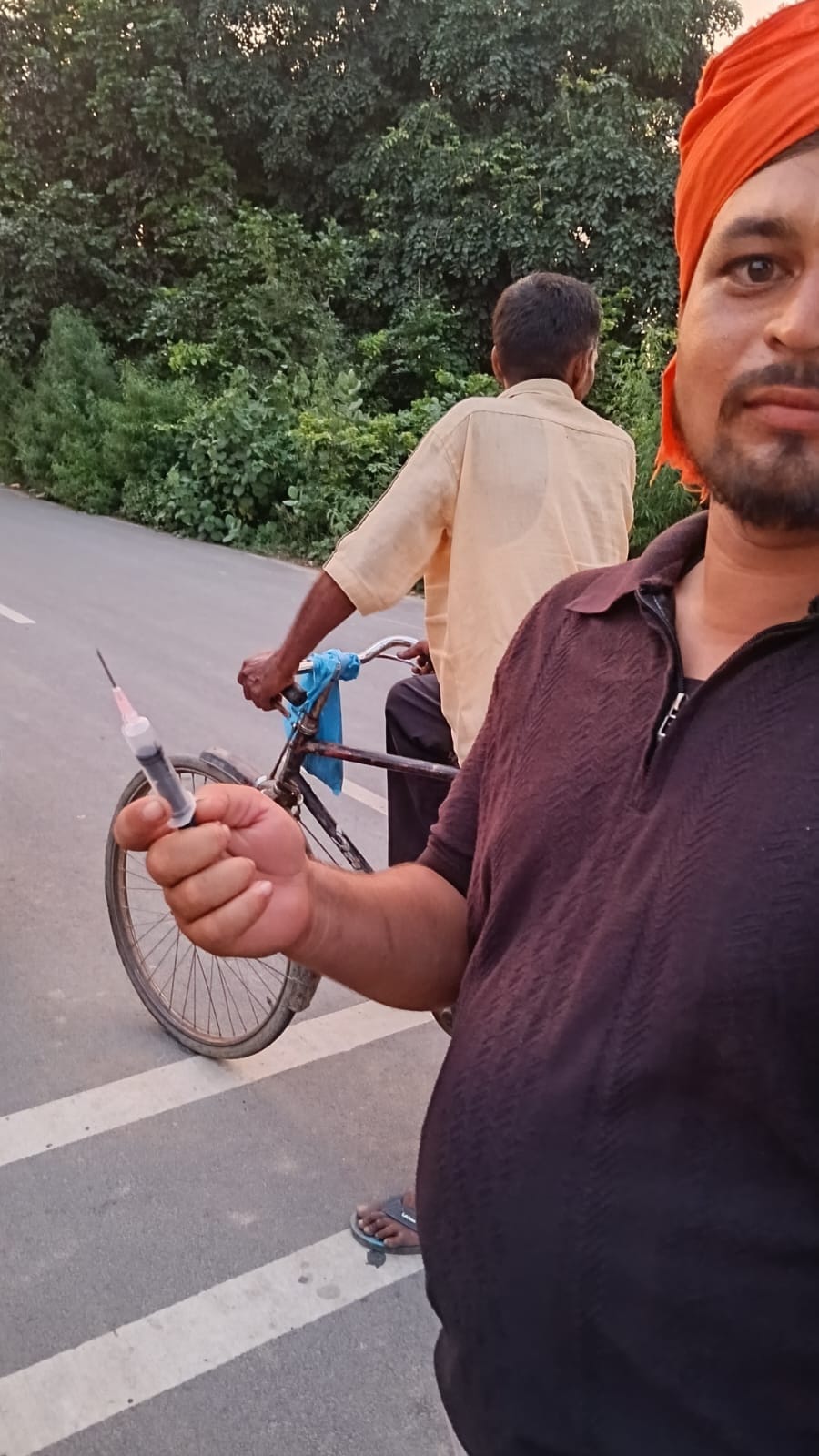 In Shahpur, Narkhi, villagers were administered injections causing unconsciousness in blatant disregard of rules; a video of the incident has gone viral.