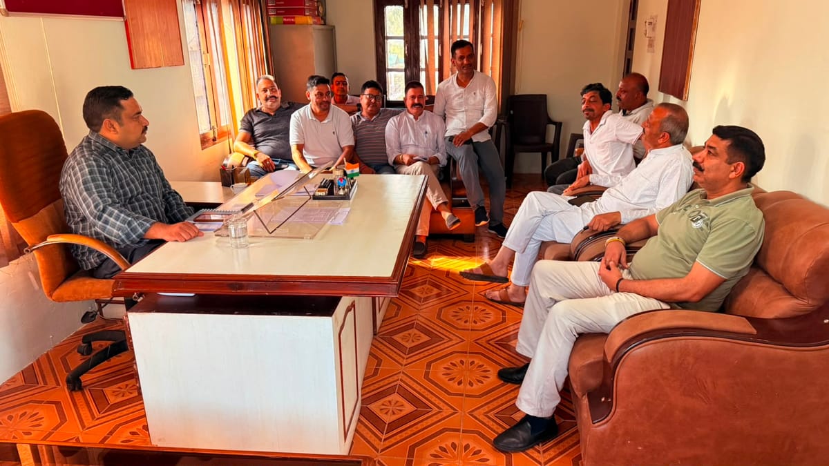 Bilaspur News: ट्रेड लाइसेंस की प्रक्रिया पर व्यापारियों का विरोध, नगर परिषद ने रोकी कार्रवाई