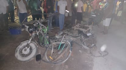 हाईवा की टक्कर में टोटो के उड़े परखच्चे